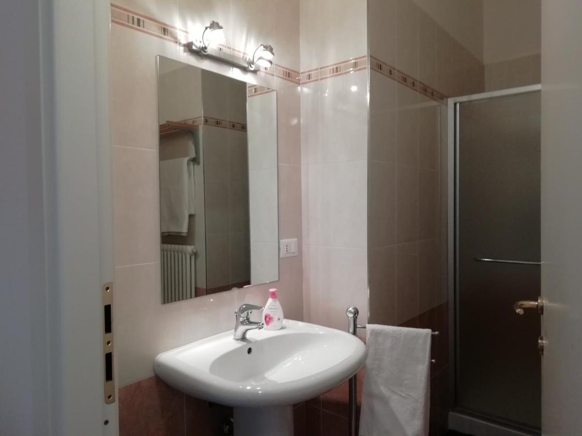 Centro E Mare Appartement Pesaro Buitenkant foto